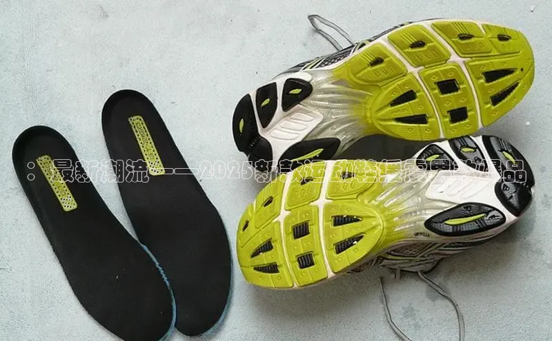 ：最新潮流——2025新款运动鞋缓震男款爆品